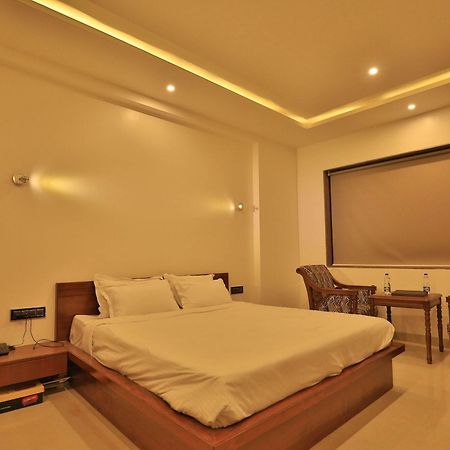 Hotel Tania Searock Даман Экстерьер фото